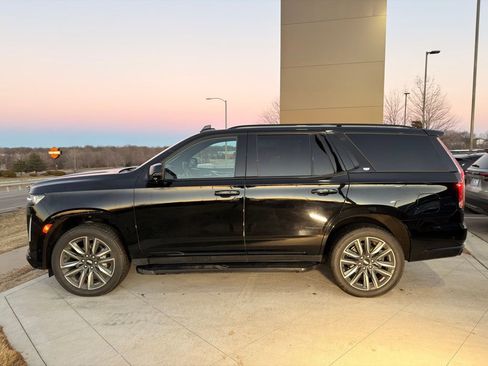 Used 2023 Cadillac Escalade Sport image 3