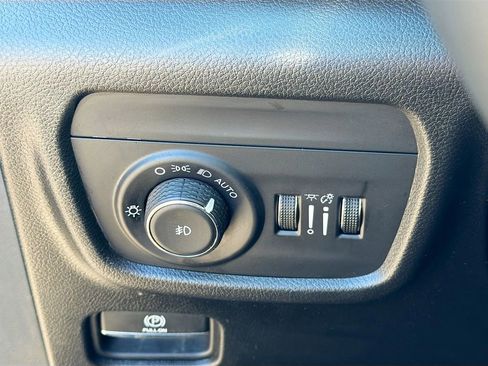 Used 2024 Jeep Grand Cherokee L Limited w/ Luxury Tech Group II image 38