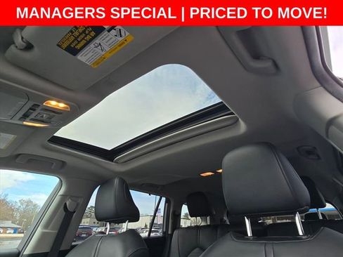 Used 2020 Toyota Highlander XLE image 24