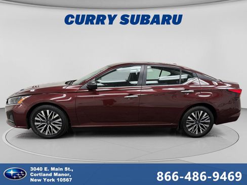 Used 2024 Nissan Altima 2.5 SV FWD image 2