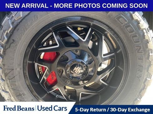 Used 2019 Nissan Titan SV w/ SV Convenience Package image 15