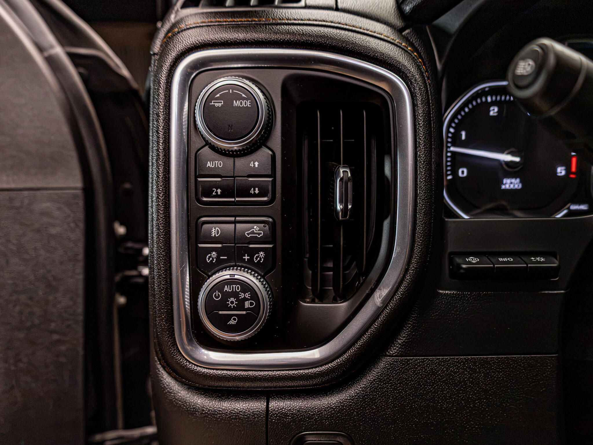 Used 2020 GMC Sierra 3500 AT4 w/ AT4 Premium Package AWD/4WD image 19
