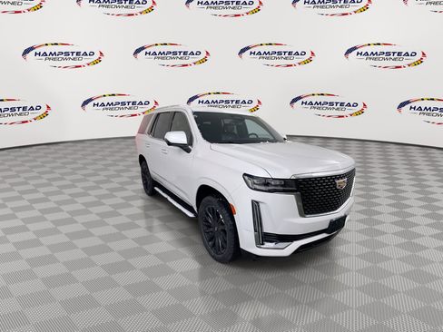 Used 2023 Cadillac Escalade Premium Luxury image 2