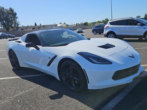 Used 2017 Chevrolet Corvette Stingray Coupe RWD image 3
