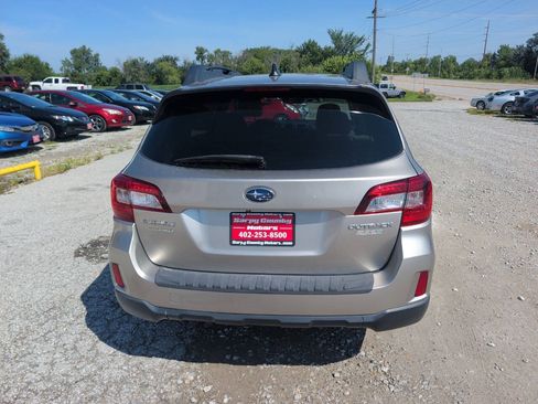 Used 2017 Subaru Outback 2.5i Premium AWD/4WD image 4