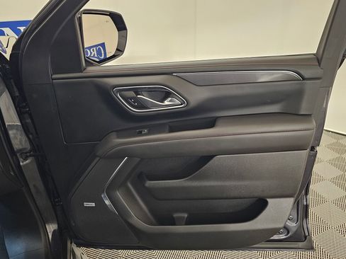 Used 2022 Chevrolet Suburban RST w/ Sport Performance Package image 28