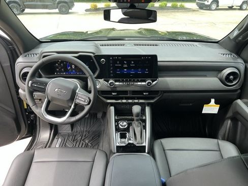 Used 2025 Chevrolet Colorado Trail Boss AWD/4WD image 21
