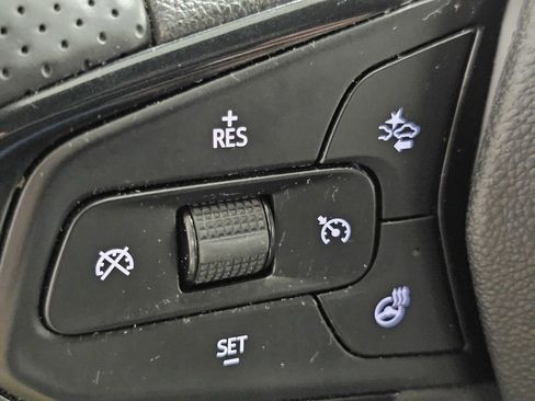 Used 2024 Chevrolet Trax RS FWD image 31