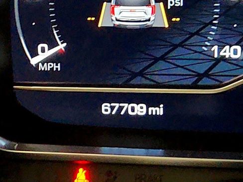 Used 2023 GMC Yukon XL SLT w/ SLT Premium Package AWD/4WD image 15