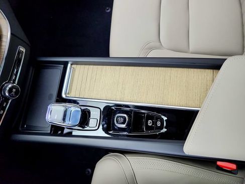 New 2026 Volvo XC60 B5 Plus w/ Protection Package Premier AWD/4WD image 26