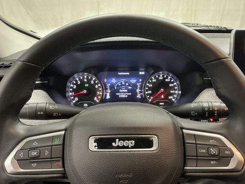 Used 2022 Jeep Compass Latitude AWD/4WD image 13