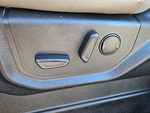 Used 2020 Ford F150 Lariat image 13