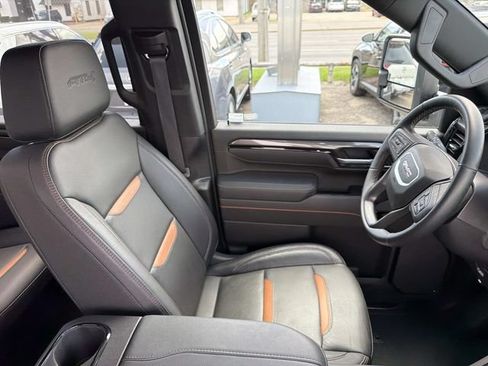 Used 2025 GMC Sierra 2500 AT4 w/ AT4 Premium Plus Package AWD/4WD image 14
