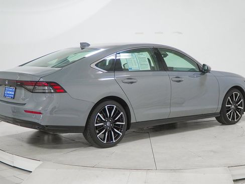 Used 2024 Honda Accord Touring image 10