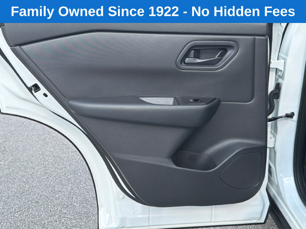 Used 2024 Nissan Rogue S AWD/4WD image 21