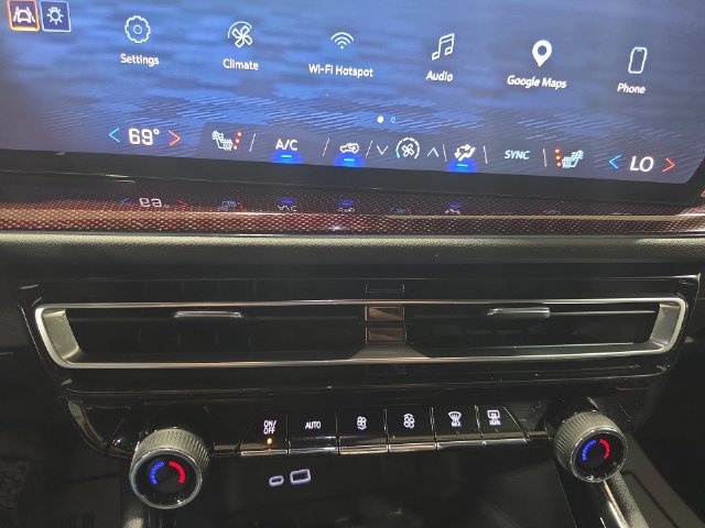 Used 2025 Chevrolet Traverse Z71 w/ Driver Confidence Package AWD/4WD image 15