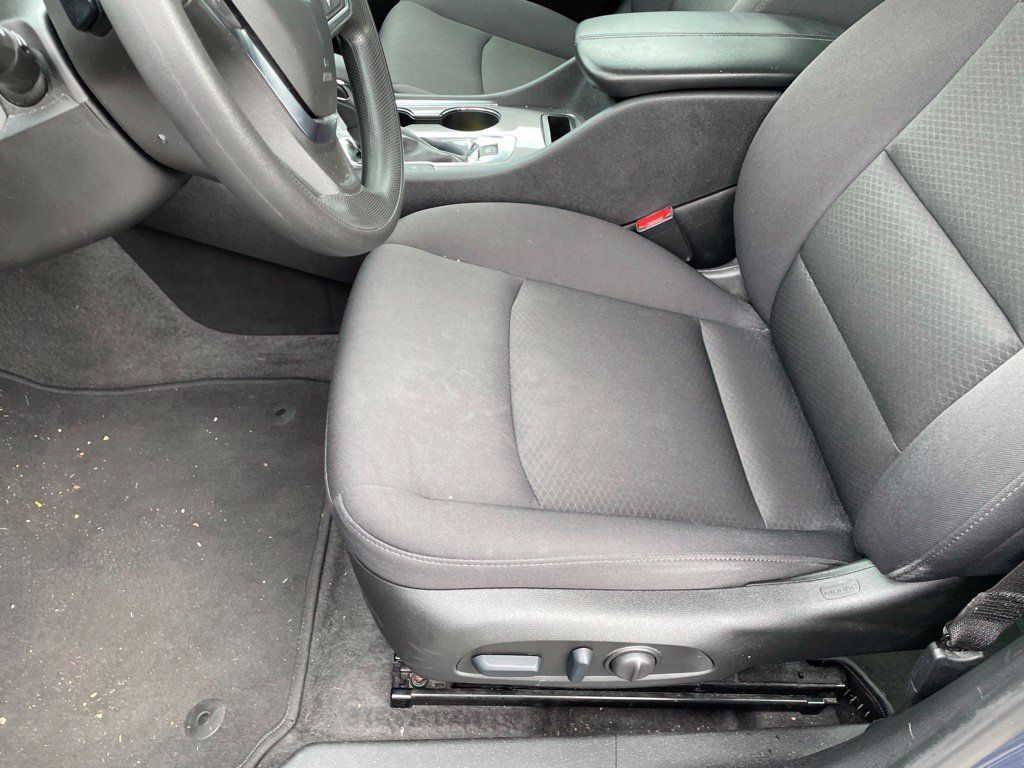 Used 2025 Chevrolet Malibu LT FWD image 21