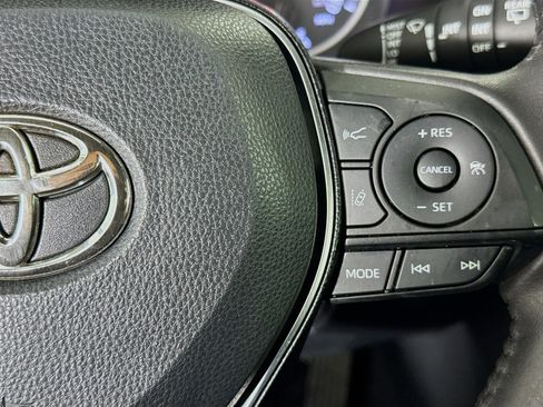 Used 2019 Toyota RAV4 XLE Premium image 14