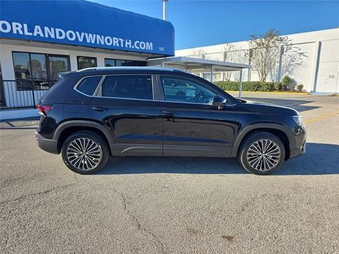 New 2026 Volkswagen Taos SE FWD image 2