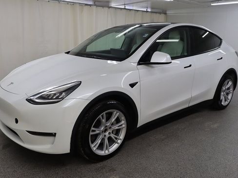 Used 2021 Tesla Model Y Long Range AWD/4WD image 3