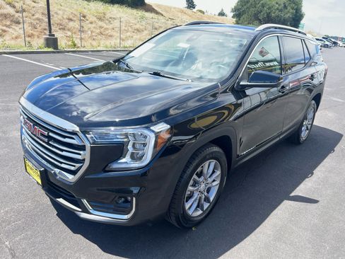 Used 2024 GMC Terrain SLT AWD/4WD image 5