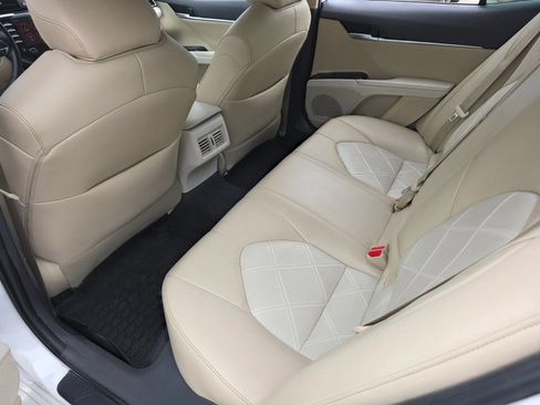 Used 2019 Toyota Camry XLE FWD image 33