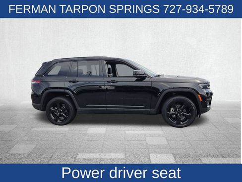 Used 2023 Jeep Grand Cherokee Altitude AWD/4WD image 12