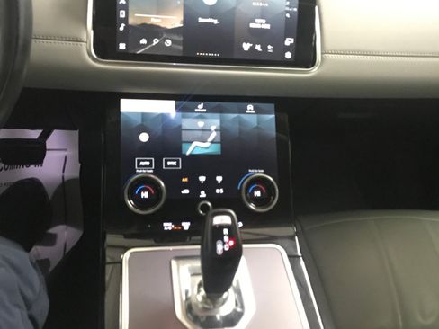 Used 2023 Land Rover Range Rover Evoque SE image 17