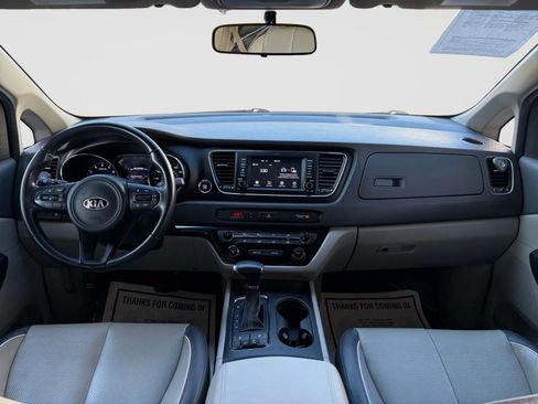 Used 2017 Kia Sedona LX w/ LX Essentials Premium Package image 21