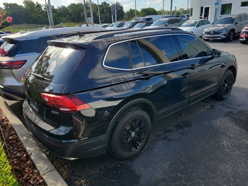 Used 2019 Volkswagen Tiguan SE w/ Panoramic Sunroof Package AWD/4WD image 2