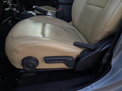 Used 2018 Jeep Wrangler Unlimited Sahara AWD/4WD image 14