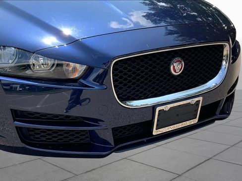 Used 2019 Jaguar XE Premium AWD/4WD image 28