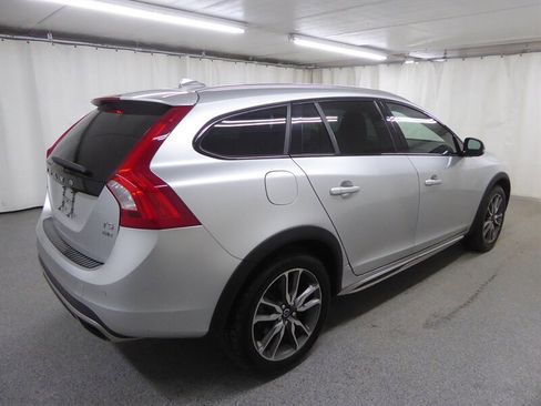 Used 2015 Volvo V60 T5 Cross Country w/ Convenience Package image 7