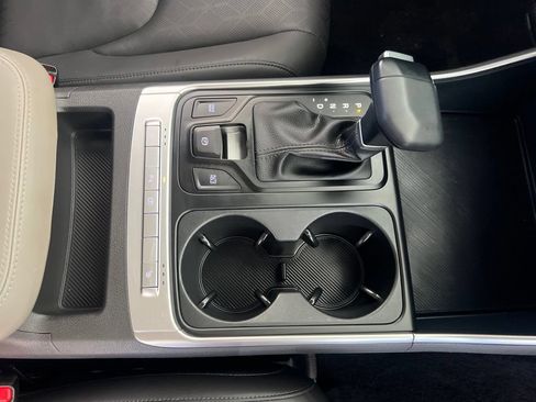 Certified 2025 Kia Carnival FWD image 20