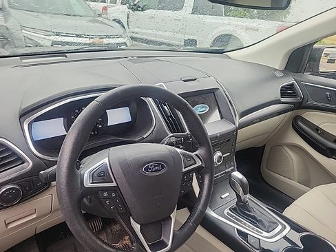 Used 2017 Ford Edge Titanium w/ Equipment Group 301A FWD image 6