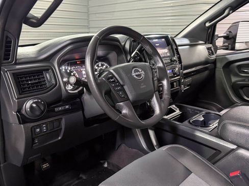 Used 2023 Nissan Titan SV w/ SV Convenience Package image 11