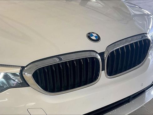 Used 2019 BMW 530i w/ Convenience Package RWD image 29