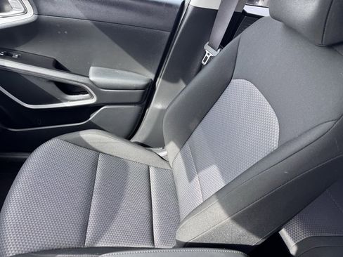 Used 2025 Kia Soul LX image 28