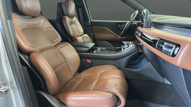 Used 2023 Lincoln Aviator Grand Touring w/ Equipment Group 301A AWD/4WD image 24