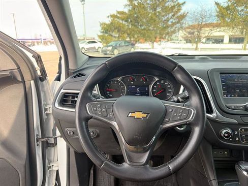 Used 2020 Chevrolet Equinox LT w/ Driver Convenience Package image 11
