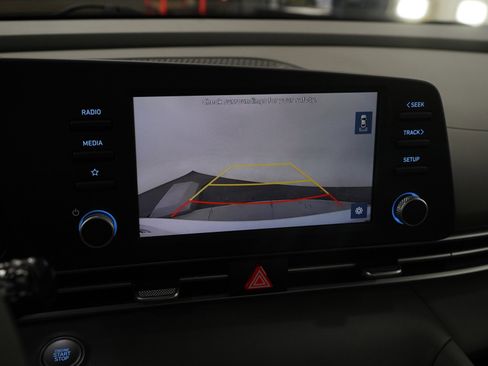 Used 2022 Hyundai Elantra SEL image 21