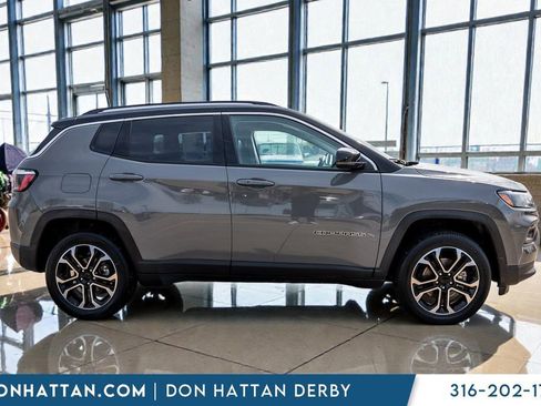 Used 2022 Jeep Compass Limited AWD/4WD image 31