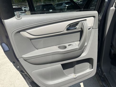Used 2015 Chevrolet Traverse LS FWD image 12