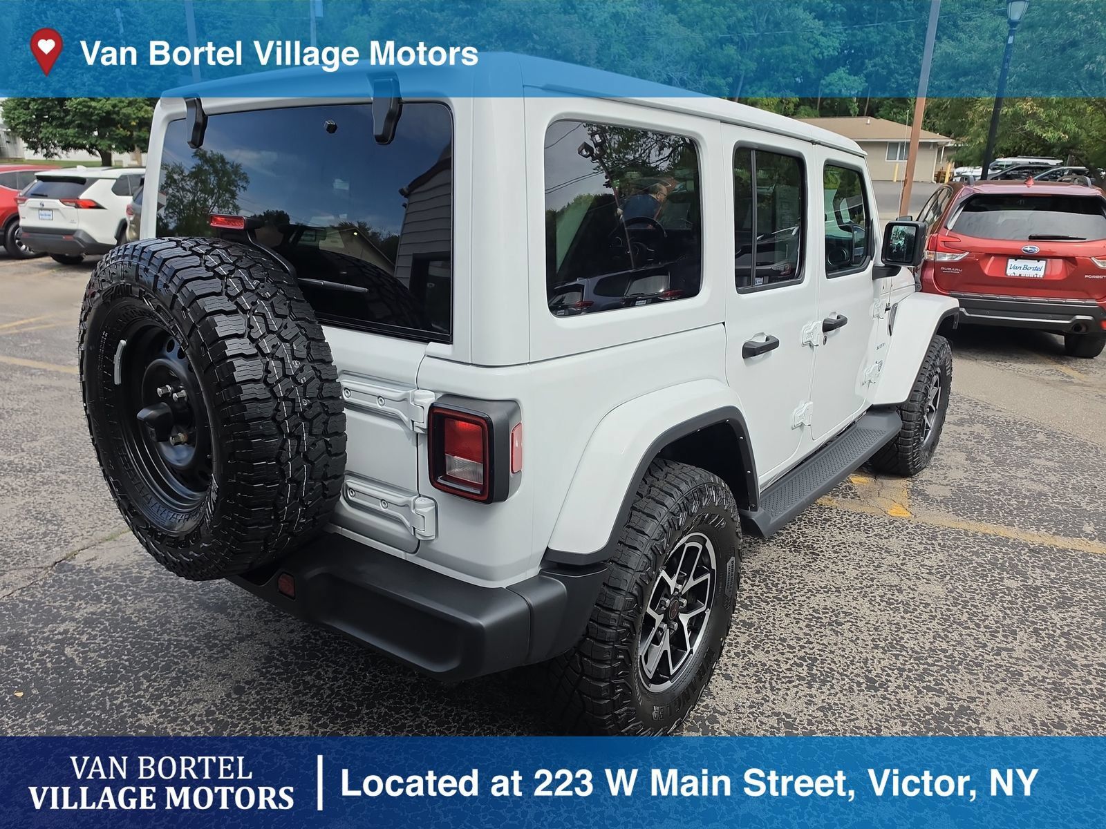 Used 2021 Jeep Wrangler Unlimited Sahara w/ Uconnect 4C Nav & Sound Group AWD/4WD image 5