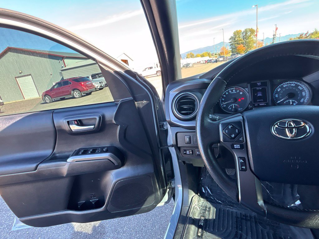 Used 2020 Toyota Tacoma TRD Off-Road AWD/4WD image 27