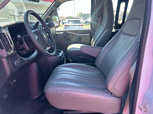 Used 2026 Chevrolet Express 2500 w/ Driver Convenience Package RWD image 10