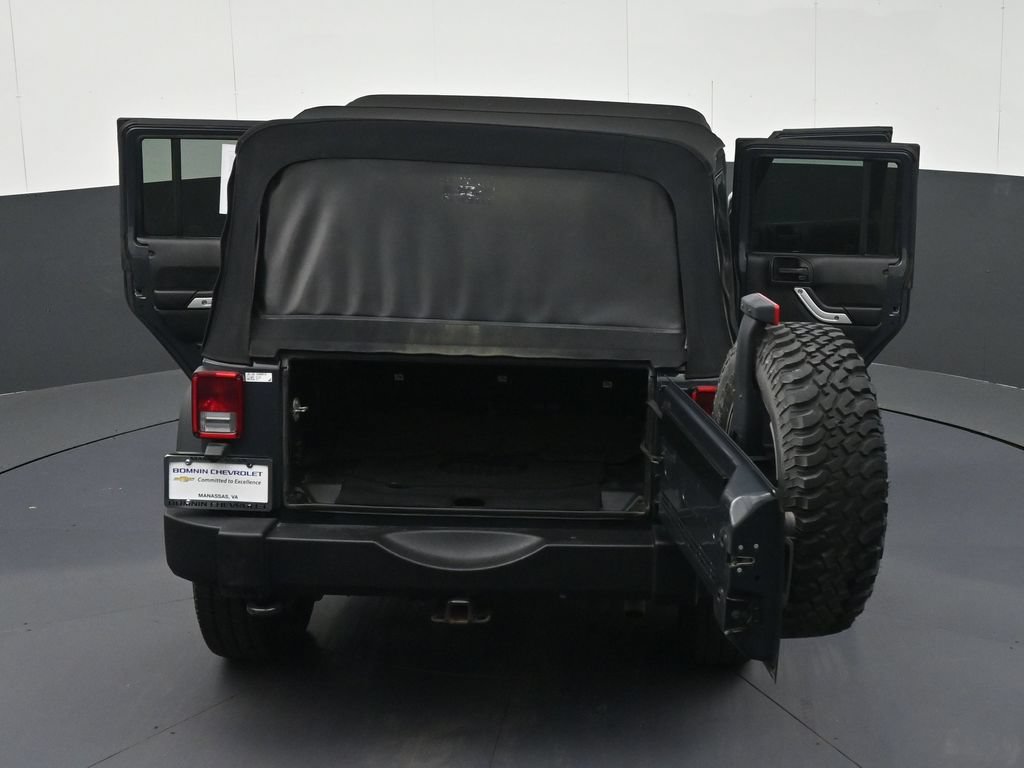Used 2017 Jeep Wrangler Unlimited Rubicon w/ Dual Top Group AWD/4WD image 42