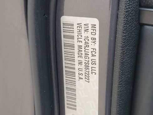 Used 2025 Jeep Grand Cherokee L Laredo image 21