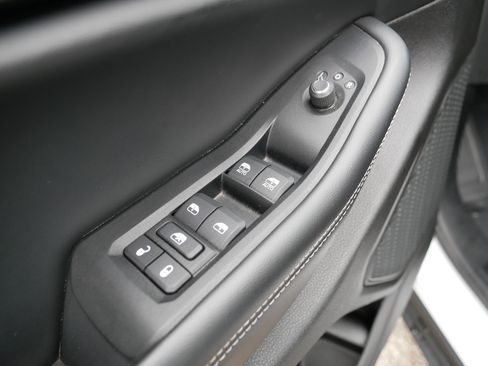 Used 2023 Jeep Grand Cherokee Altitude AWD/4WD image 19