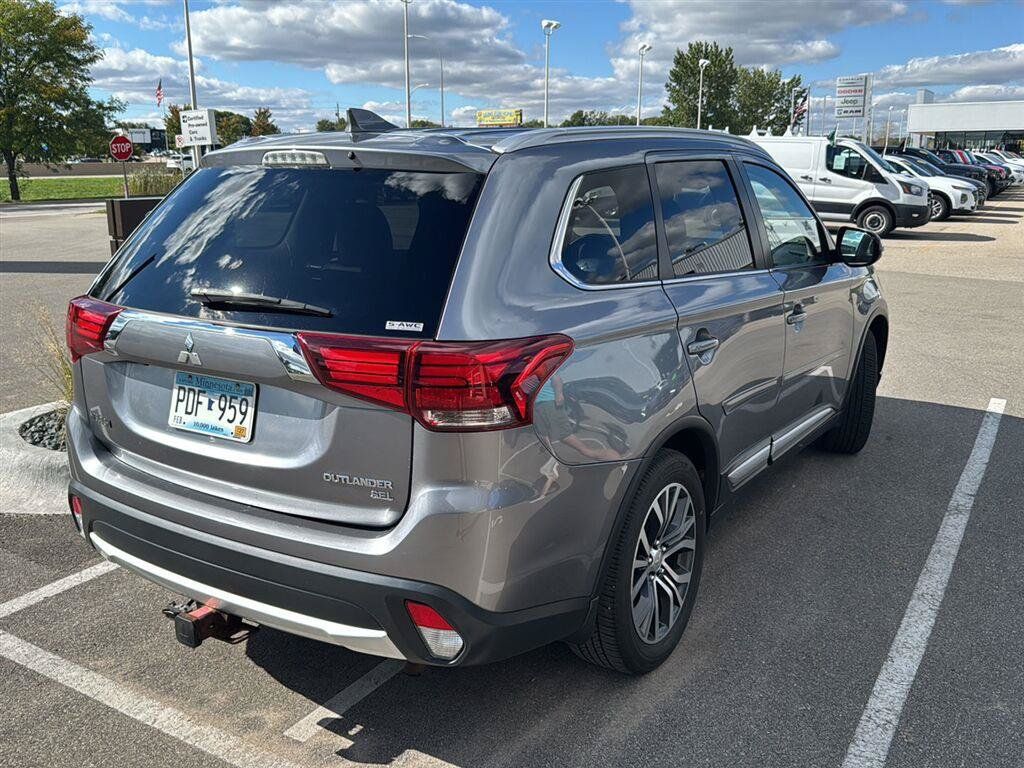 Used 2017 Mitsubishi Outlander SEL AWD/4WD image 16